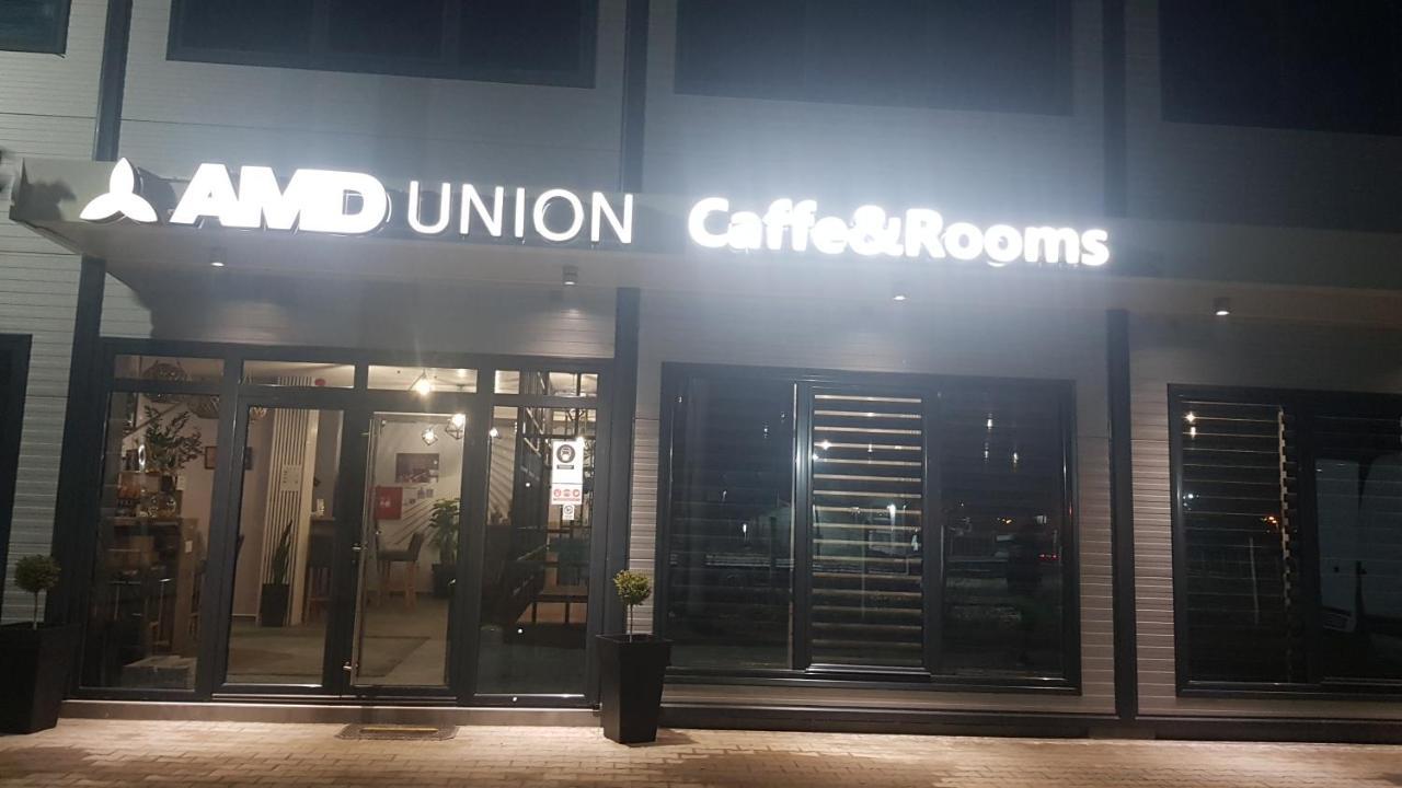 Amd Union Caffe & Rooms Kruševac Kültér fotó